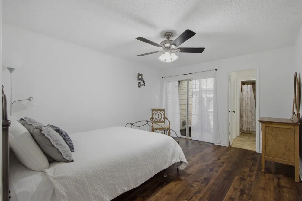 840 Creekside Drive Lewisville, TX 75067