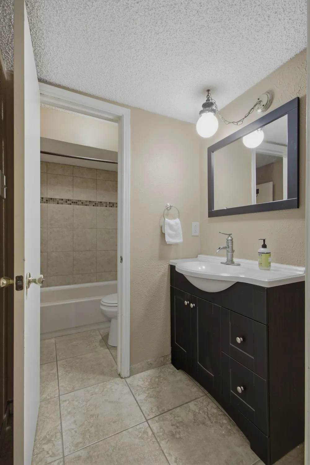 840 Creekside Drive Lewisville, TX 75067