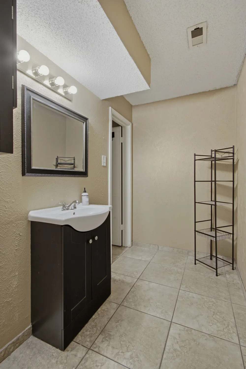 840 Creekside Drive Lewisville, TX 75067