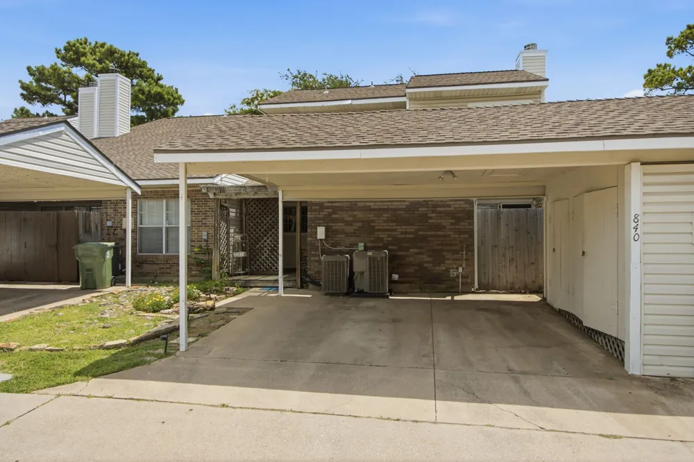 840 Creekside Drive Lewisville, TX 75067
