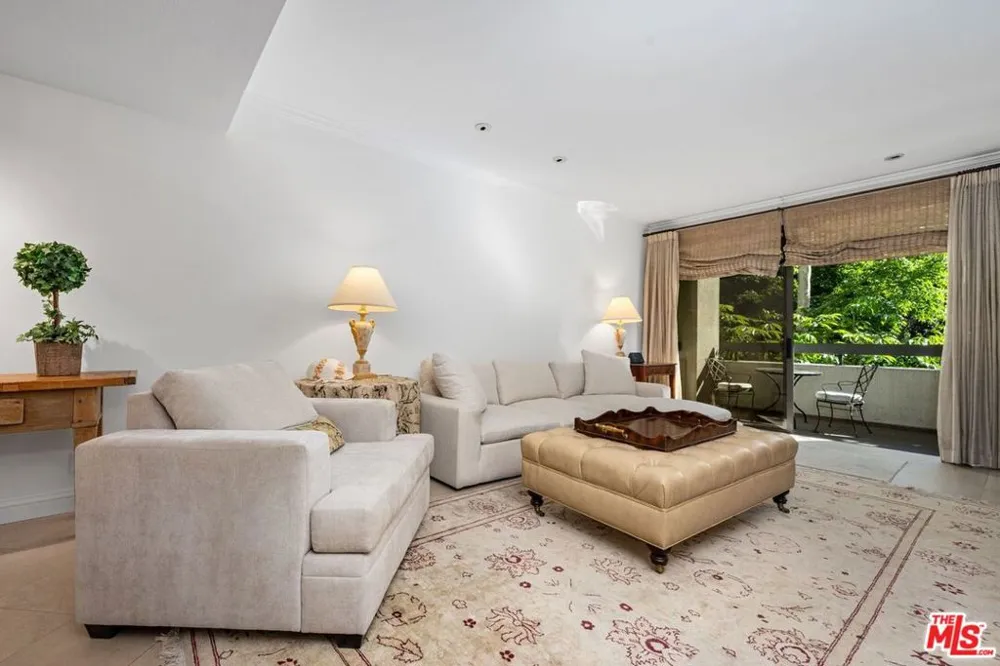 2132 Century Park Lane #103 Los Angeles, CA 90067