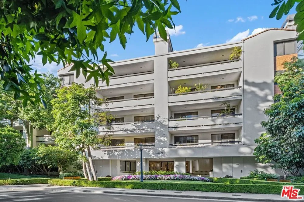 2132 Century Park Lane #103 Los Angeles, CA 90067