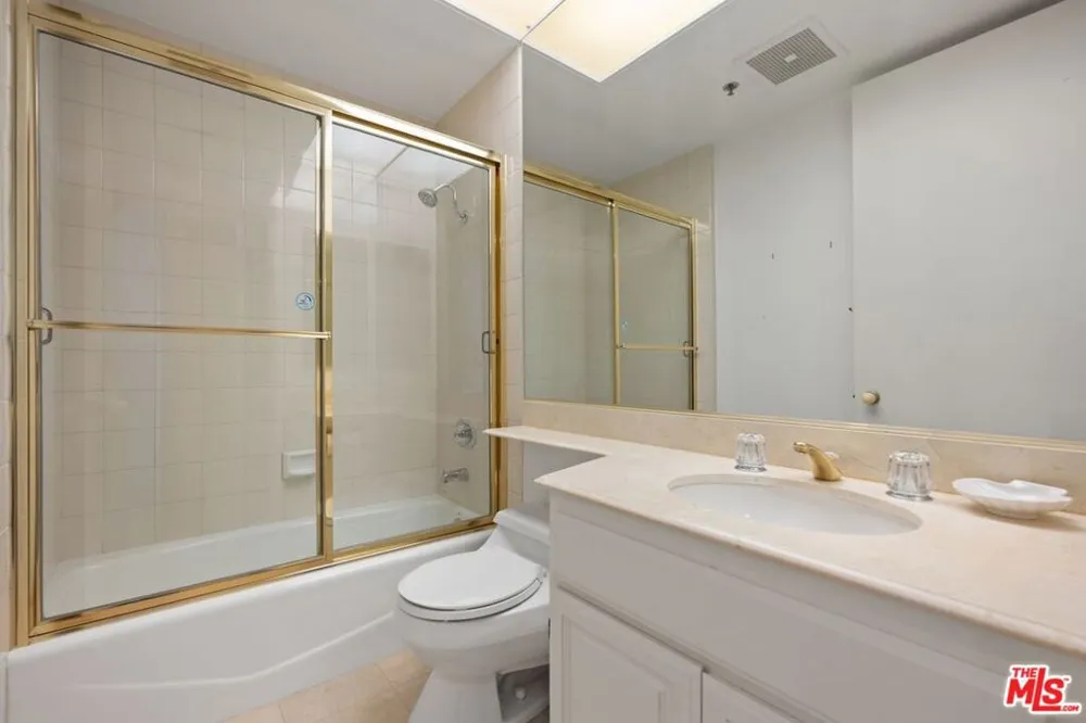 2132 Century Park Lane #103 Los Angeles, CA 90067