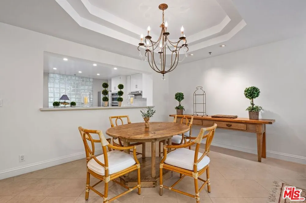 2132 Century Park Lane #103 Los Angeles, CA 90067