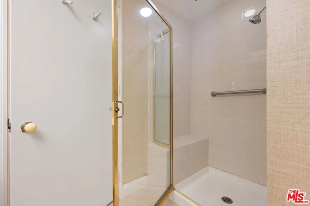2132 Century Park Lane #103 Los Angeles, CA 90067