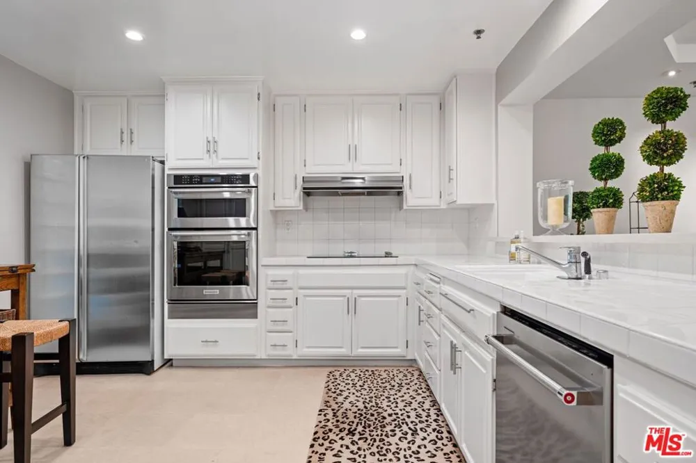 2132 Century Park Lane #103 Los Angeles, CA 90067