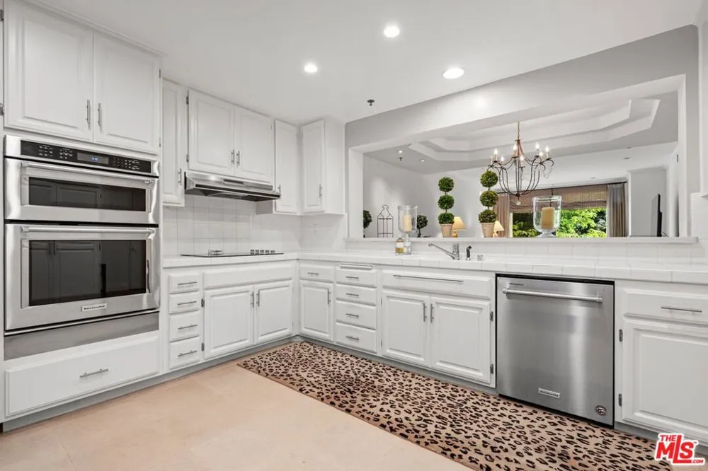 2132 Century Park Lane #103 Los Angeles, CA 90067