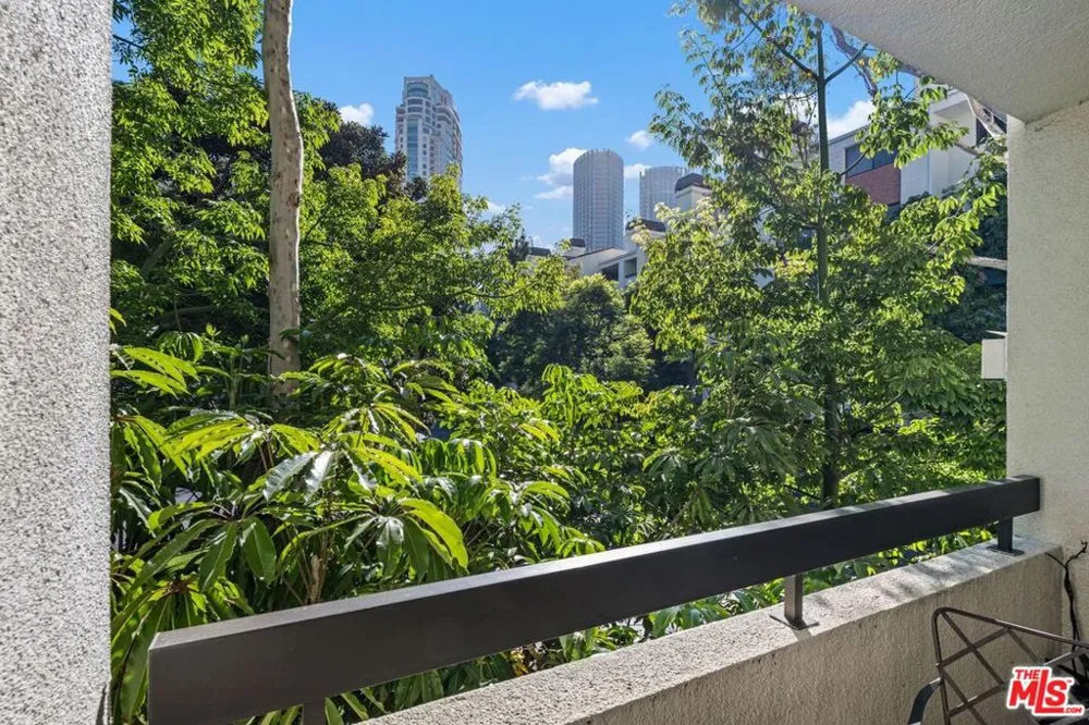 2132 Century Park Lane #103 Los Angeles, CA 90067