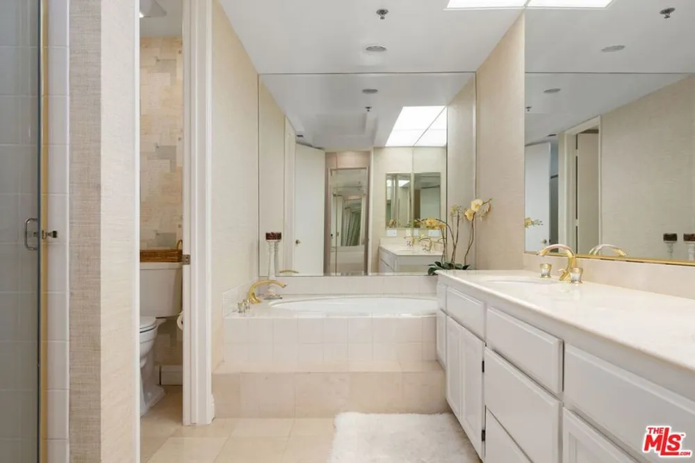 2132 Century Park Lane #103 Los Angeles, CA 90067