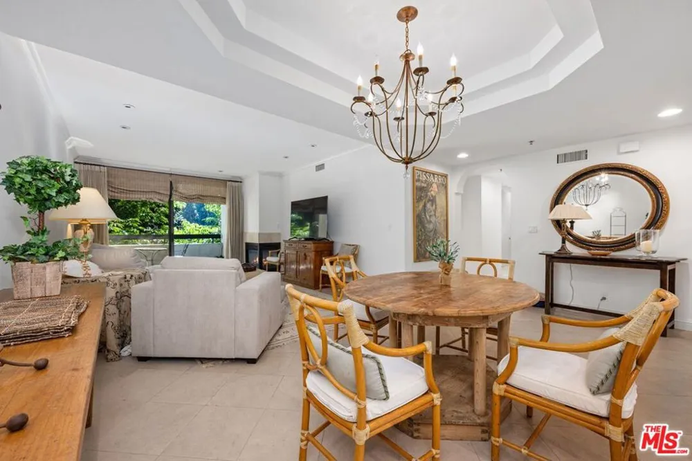 2132 Century Park Lane #103 Los Angeles, CA 90067