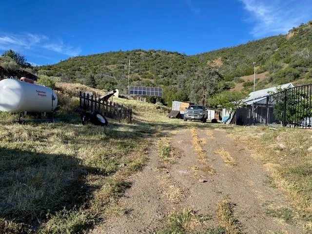25898 Lakeside Road Tehachapi, CA 93561