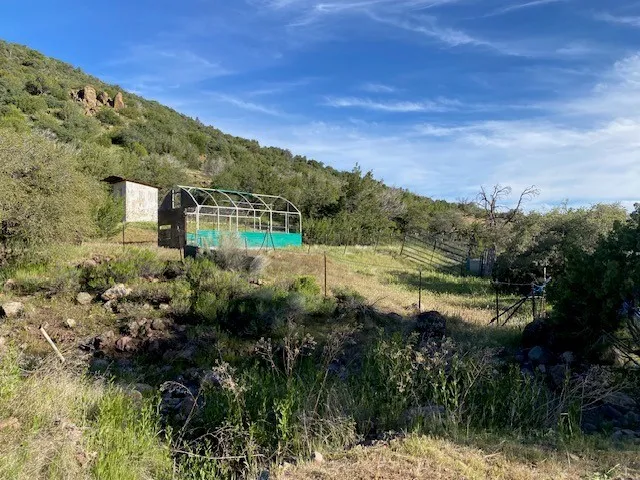 25898 Lakeside Road Tehachapi, CA 93561