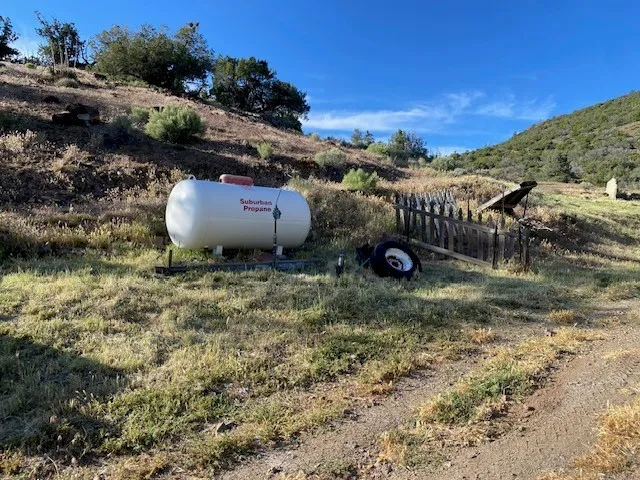25898 Lakeside Road Tehachapi, CA 93561