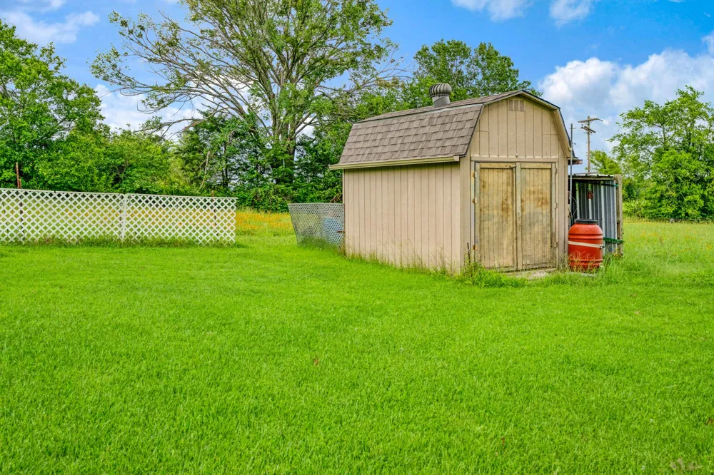 570 Center Blossom, TX 75416