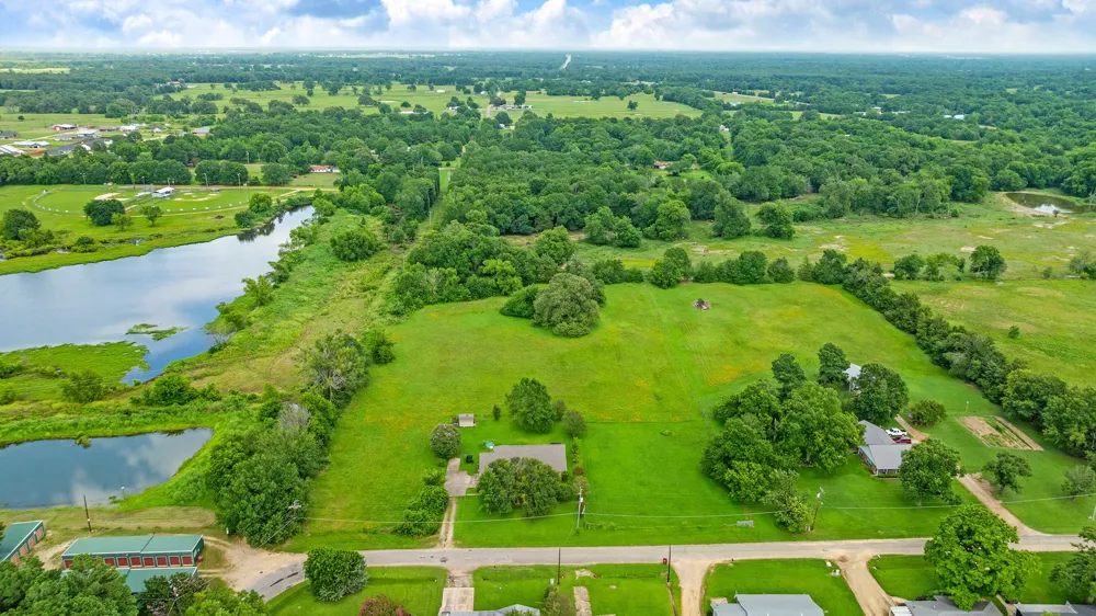 570 Center Blossom, TX 75416