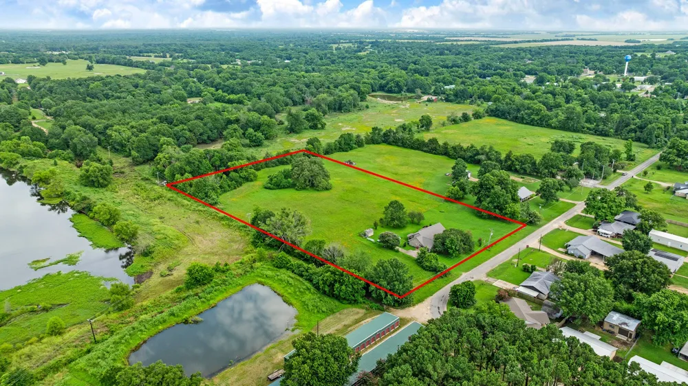 570 Center Blossom, TX 75416