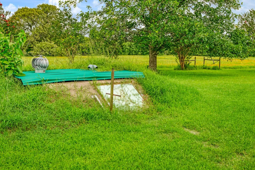 570 Center Blossom, TX 75416