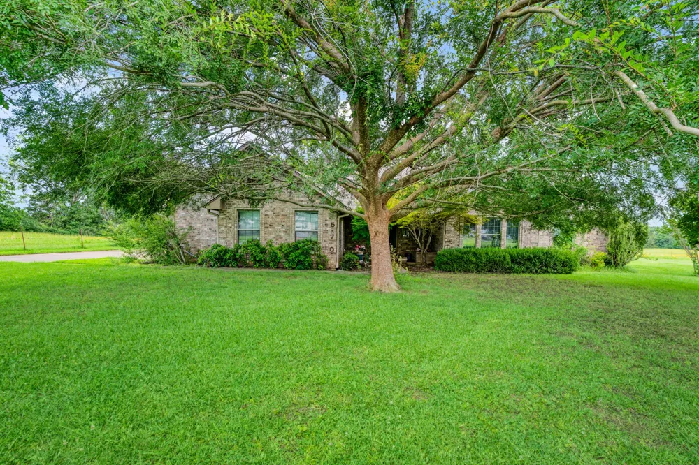 570 Center Blossom, TX 75416