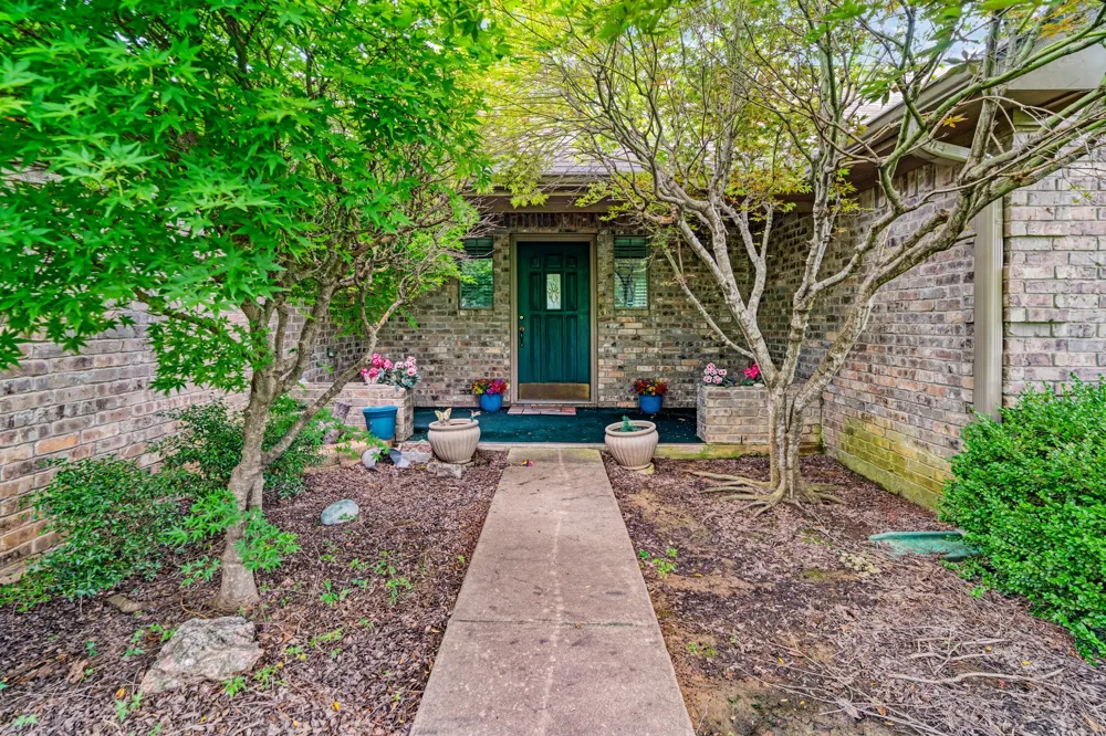 570 Center Blossom, TX 75416