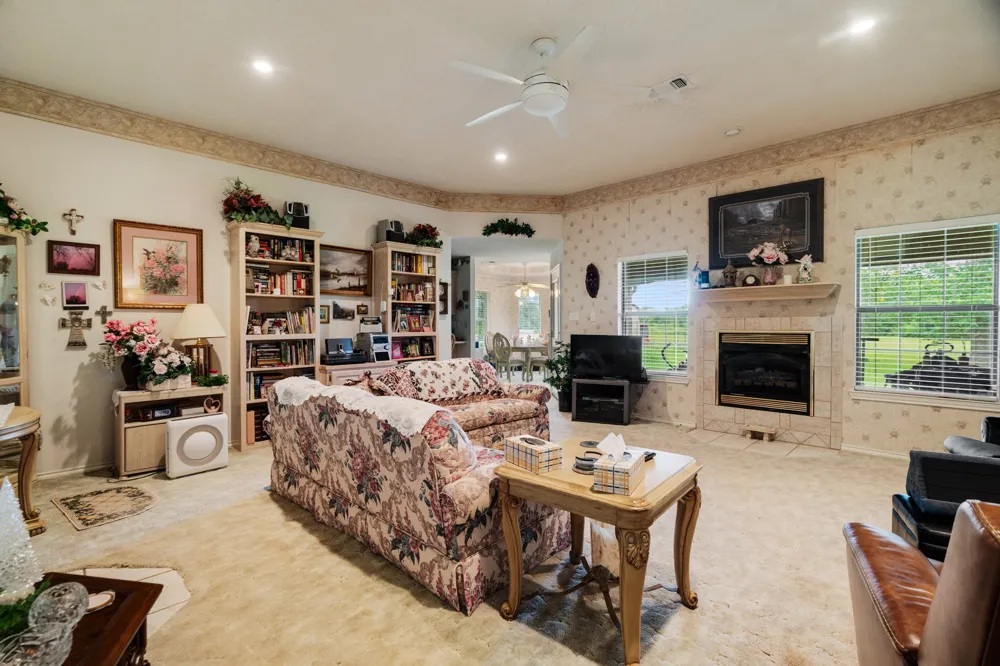 570 Center Blossom, TX 75416