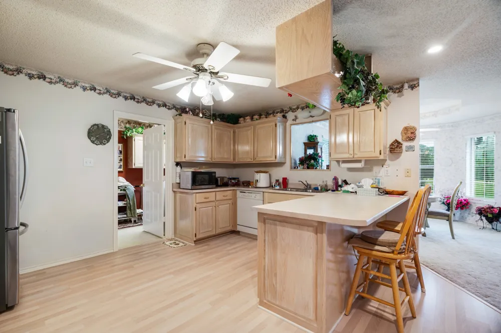 570 Center Blossom, TX 75416