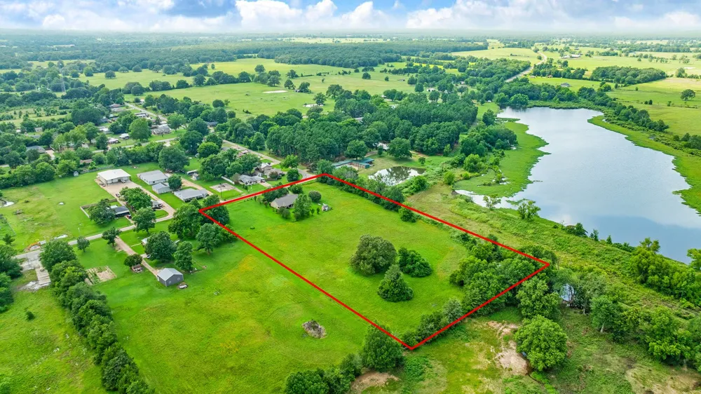 570 Center Blossom, TX 75416