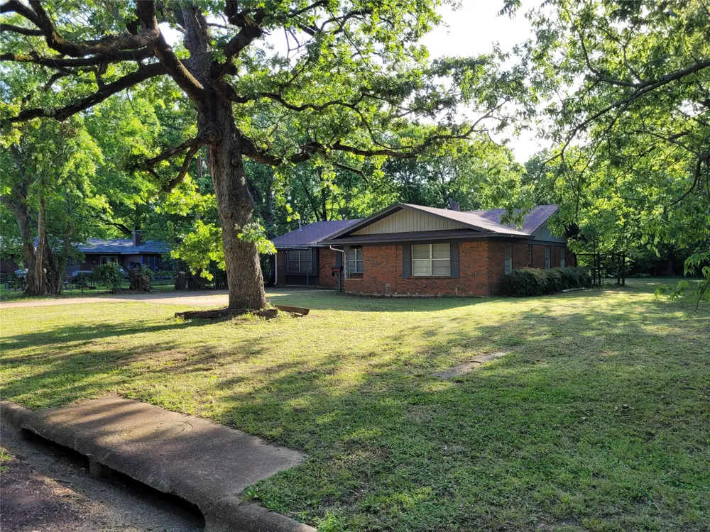 410 SW 22ND Paris, TX 75460