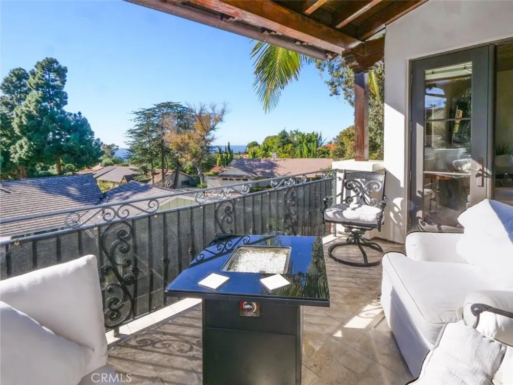 1724 Via Estudillo Palos Verdes Estates, CA 90274