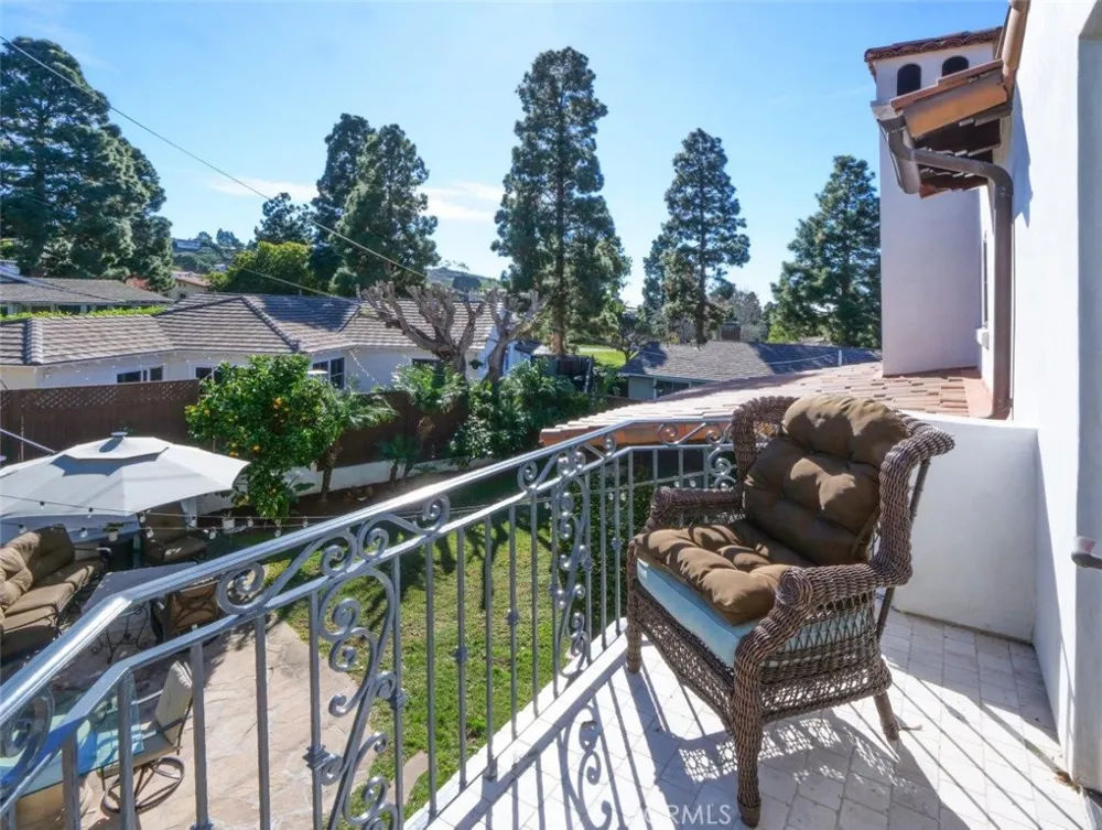 1724 Via Estudillo Palos Verdes Estates, CA 90274
