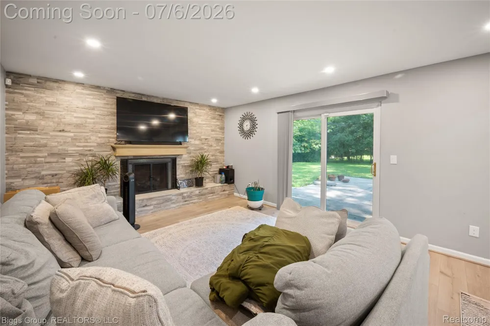 26207 Meadowbrook Way Lathrup Village City, MI 48076