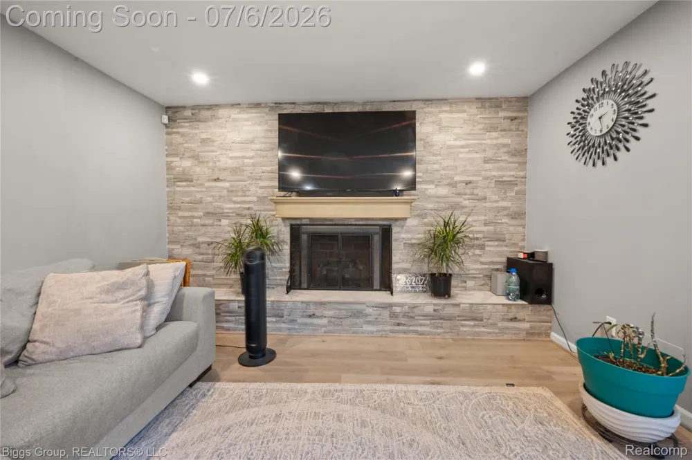 26207 Meadowbrook Way Lathrup Village City, MI 48076