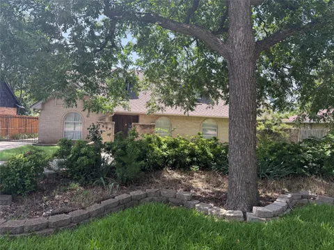 2904 Bridal Wreath Lane