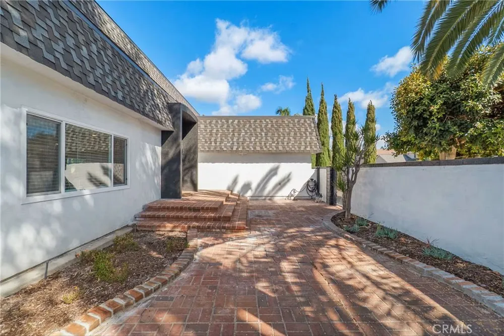 25421 Adriana Mission Viejo, CA 92691
