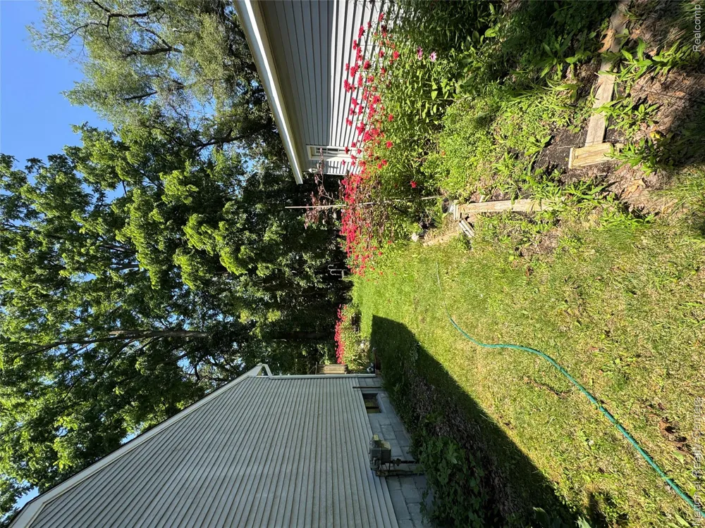 3090 Massena Street Commerce Charter Township, MI 48382