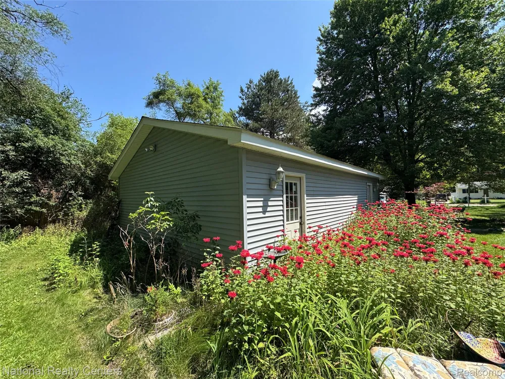 3090 Massena Street Commerce Charter Township, MI 48382
