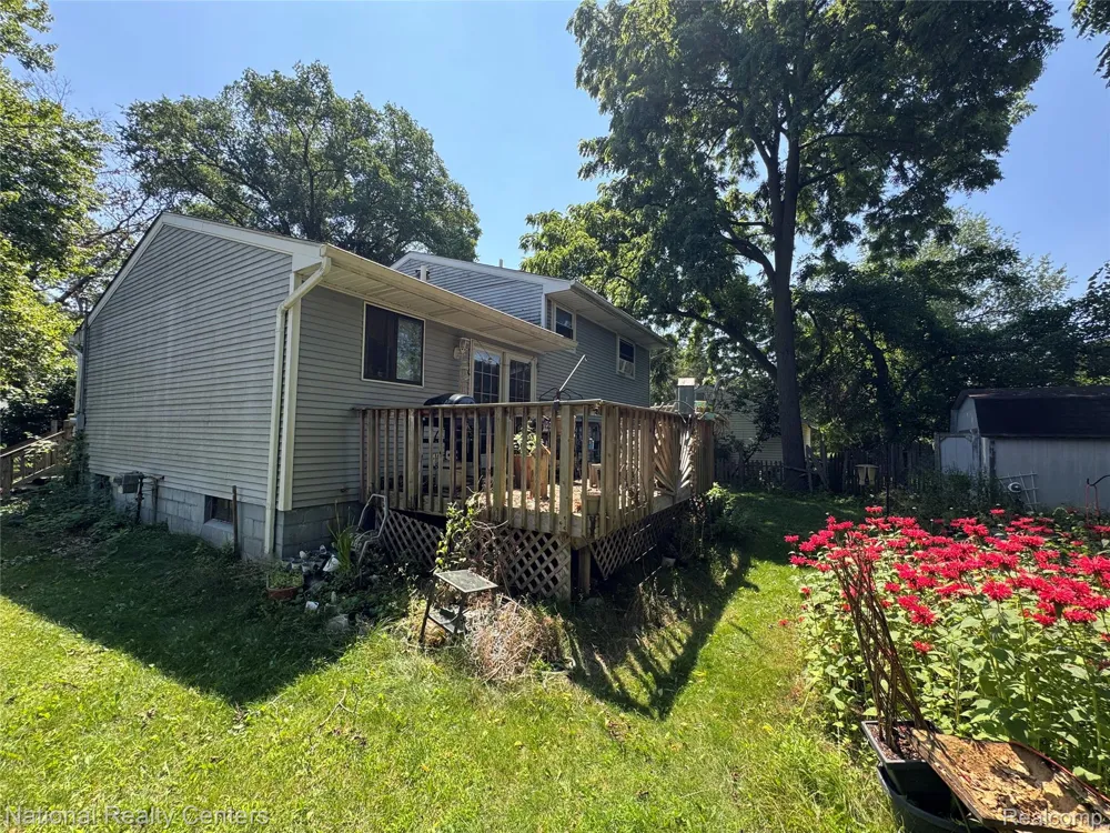 3090 Massena Street Commerce Charter Township, MI 48382