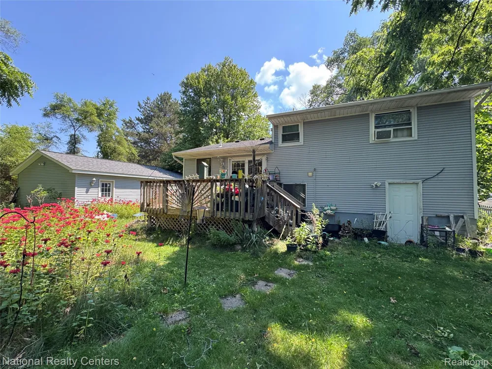 3090 Massena Street Commerce Charter Township, MI 48382
