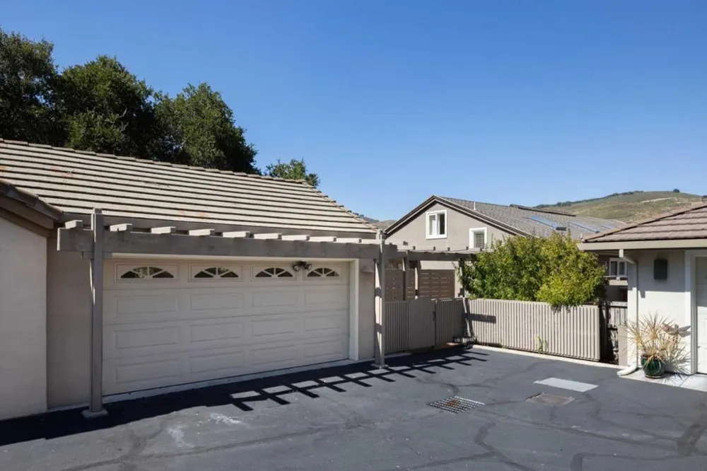 10172 Oakwood Circle Carmel, CA 93923
