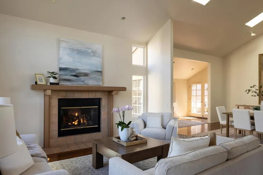 10172 Oakwood Circle Carmel, CA 93923
