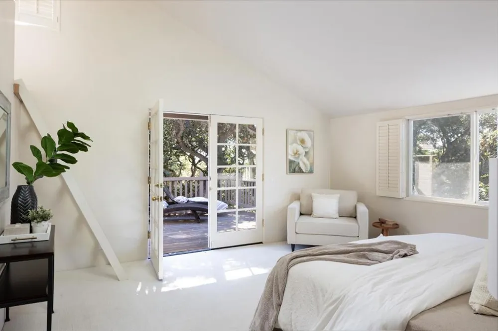 10172 Oakwood Circle Carmel, CA 93923