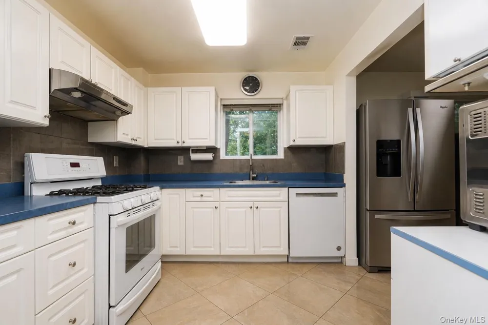 64 Amanda Court Staten Island, NY 10312