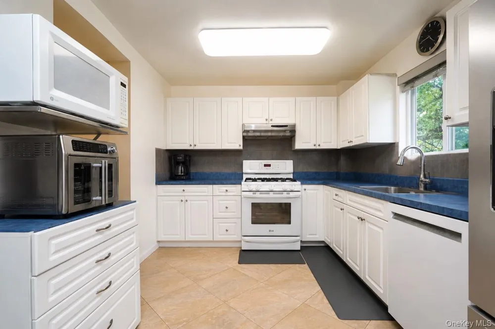 64 Amanda Court Staten Island, NY 10312