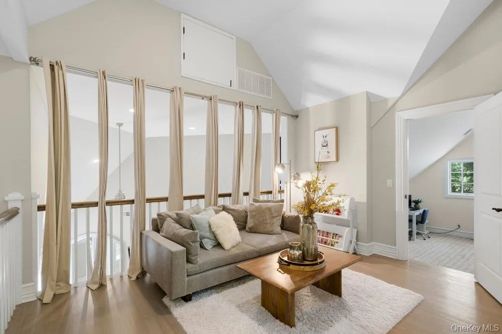 5 Buckingham Court Muttontown, NY 11791