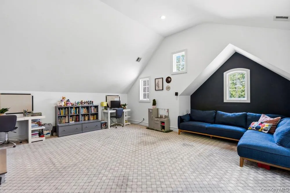 5 Buckingham Court Muttontown, NY 11791