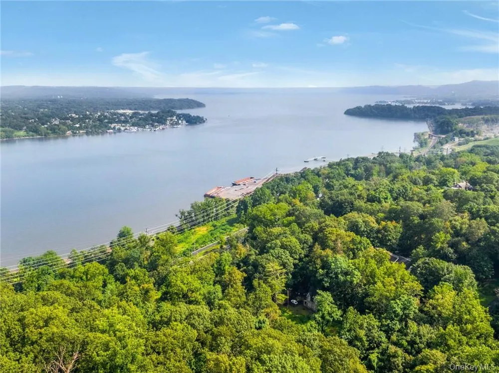 3 Katavolos Drive /160-162 Mott Farm Road Tomkins Cove, NY 10980