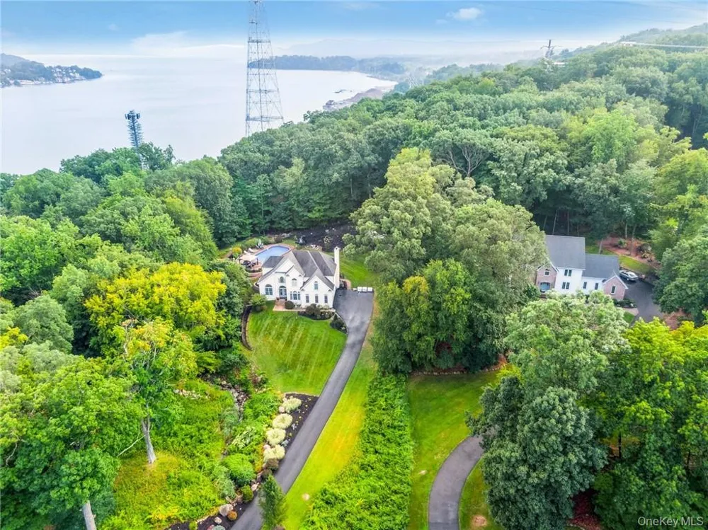 3 Katavolos Drive /160-162 Mott Farm Road Tomkins Cove, NY 10980