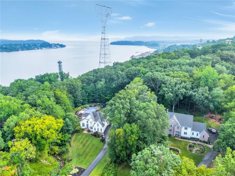 3 Katavolos Drive /160-162 Mott Farm Road Tomkins Cove, NY 10980