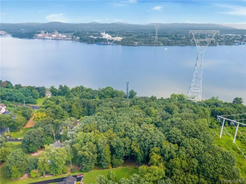 3 Katavolos Drive /160-162 Mott Farm Road Tomkins Cove, NY 10980