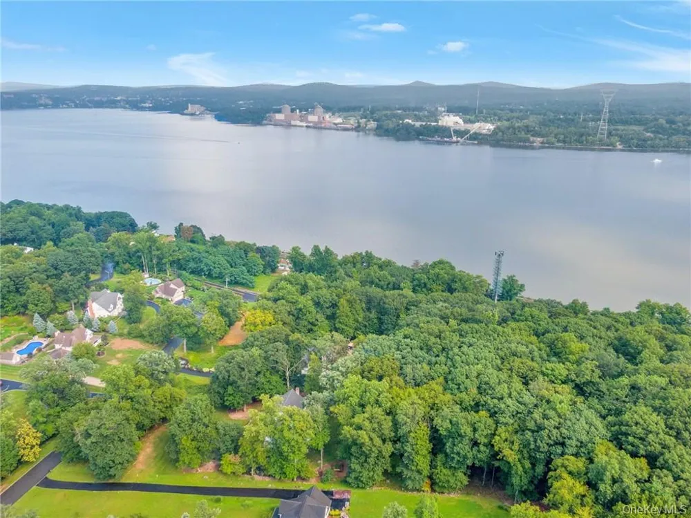 3 Katavolos Drive /160-162 Mott Farm Road Tomkins Cove, NY 10980
