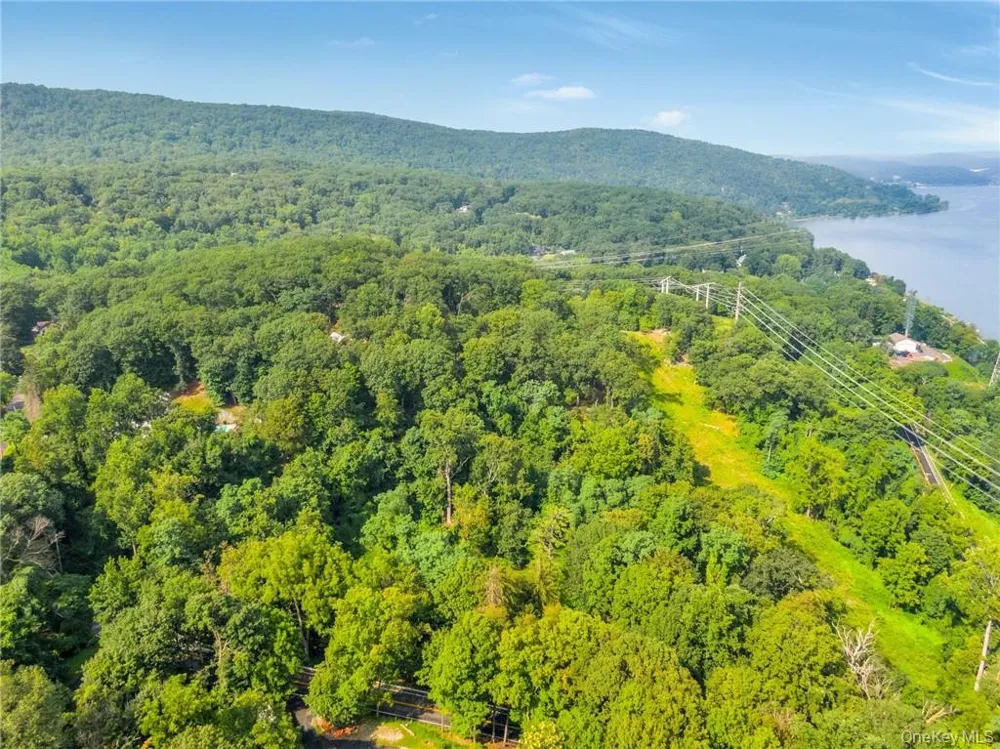3 Katavolos Drive /160-162 Mott Farm Road Tomkins Cove, NY 10980